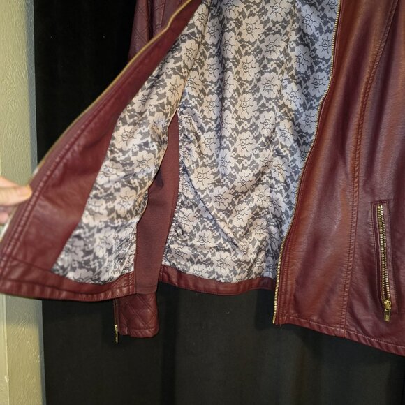 G-III Black Rivet Burgundy Vegan Leather Jacket - Size L/XL - new without tags - Picture 4 of 9